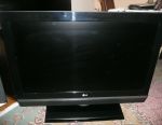 42 'inch lg lcd tv in excellent condition with the remote control